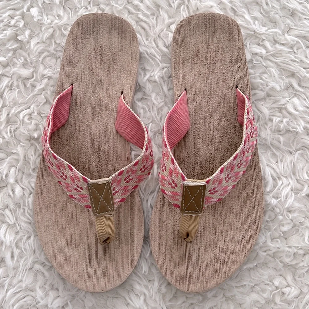 SO Pink and Tan Women's Flip Flops Beach Ocean Chic Surf Style - Picture 2 of 9